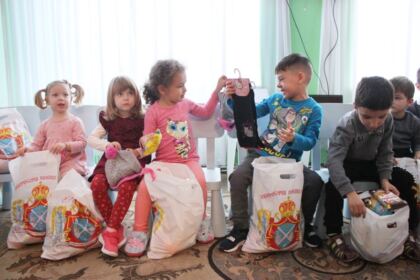 Daruri oferite copiilor de la Grădiniţa „Familia“ din Brăila – fotografia 17