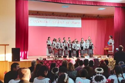 Prima ediție a Festivalului de colinde, tradiții și obiceiuri străbune „Colindul sfânt și bun“ – fotografia 1