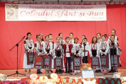 Prima ediție a Festivalului de colinde, tradiții și obiceiuri străbune „Colindul sfânt și bun“ – fotografia 3