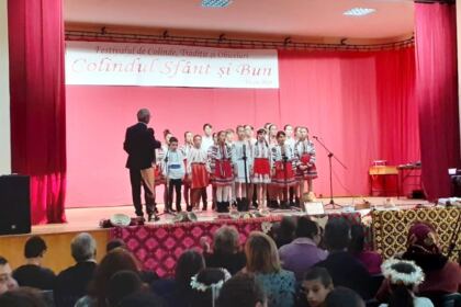 Prima ediție a Festivalului de colinde, tradiții și obiceiuri străbune „Colindul sfânt și bun“ – fotografia 9