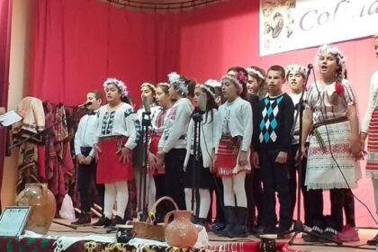 Prima ediție a Festivalului de colinde, tradiții și obiceiuri străbune „Colindul sfânt și bun“ – fotografia 12