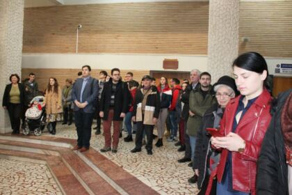 Studenţii şi masteranzii gălăţeni şi-au colindat profesorii şi colegii – fotografia 6