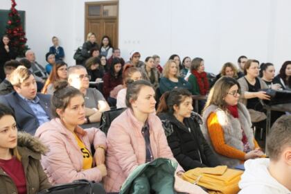 Studenţii şi masteranzii gălăţeni şi-au colindat profesorii şi colegii – fotografia 19