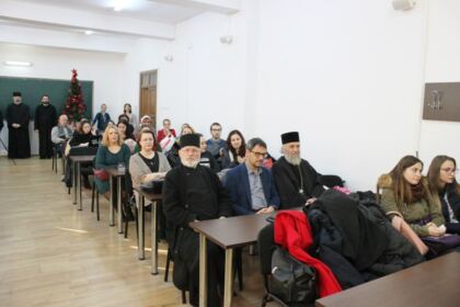 Studenţii şi masteranzii gălăţeni şi-au colindat profesorii şi colegii – fotografia 21