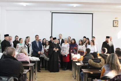 Studenţii şi masteranzii gălăţeni şi-au colindat profesorii şi colegii – fotografia 22