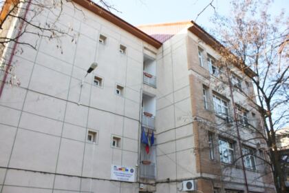 Copiii  Şcolii Speciale „Constantin Pufan“ din Galaţi au primit daruri din partea Arhiepiscopiei Dunării de Jos – fotografia 1