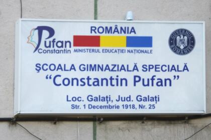 Copiii  Şcolii Speciale „Constantin Pufan“ din Galaţi au primit daruri din partea Arhiepiscopiei Dunării de Jos – fotografia 2