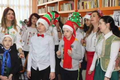 Copiii  Şcolii Speciale „Constantin Pufan“ din Galaţi au primit daruri din partea Arhiepiscopiei Dunării de Jos – fotografia 10