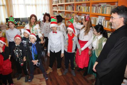 Copiii  Şcolii Speciale „Constantin Pufan“ din Galaţi au primit daruri din partea Arhiepiscopiei Dunării de Jos – fotografia 12
