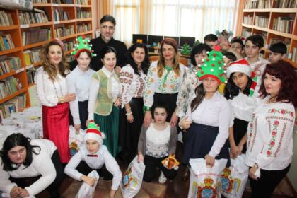 Copiii  Şcolii Speciale „Constantin Pufan“ din Galaţi au primit daruri din partea Arhiepiscopiei Dunării de Jos – fotografia 19