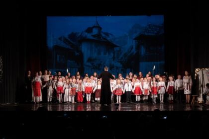 Tradiţionala serbarea a Seminarului Teologic „Sfântul Apostol Andrei“ din Galaţi la Naşterea Domnului – fotografia 5