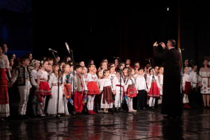 Tradiţionala serbarea a Seminarului Teologic „Sfântul Apostol Andrei“ din Galaţi la Naşterea Domnului – fotografia 6