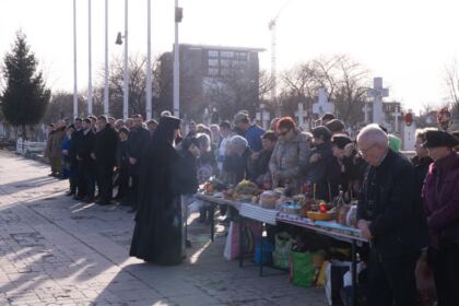 Comemorarea eroilor Revoluției din 1989 și Festivalul de datini şi obiceiuri la Naşterea Domnului şi Anul Nou „Tudor Pamfile“ la Galaţi – fotografia 3
