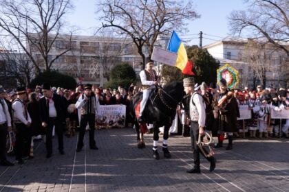 Comemorarea eroilor Revoluției din 1989 și Festivalul de datini şi obiceiuri la Naşterea Domnului şi Anul Nou „Tudor Pamfile“ la Galaţi – fotografia 3