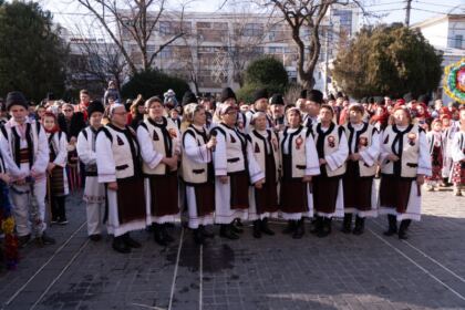 Comemorarea eroilor Revoluției din 1989 și Festivalul de datini şi obiceiuri la Naşterea Domnului şi Anul Nou „Tudor Pamfile“ la Galaţi – fotografia 10