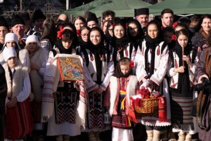Comemorarea eroilor Revoluției din 1989 și Festivalul de datini şi obiceiuri la Naşterea Domnului şi Anul Nou „Tudor Pamfile“ la Galaţi – fotografia 12