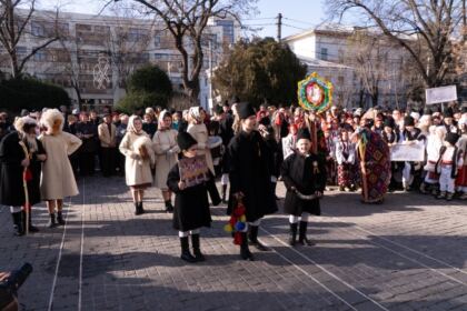 Comemorarea eroilor Revoluției din 1989 și Festivalul de datini şi obiceiuri la Naşterea Domnului şi Anul Nou „Tudor Pamfile“ la Galaţi – fotografia 14