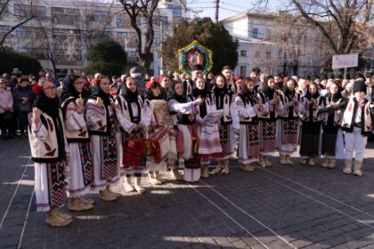 Comemorarea eroilor Revoluției din 1989 și Festivalul de datini şi obiceiuri la Naşterea Domnului şi Anul Nou „Tudor Pamfile“ la Galaţi – fotografia 20