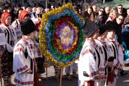 Comemorarea eroilor Revoluției din 1989 și Festivalul de datini şi obiceiuri la Naşterea Domnului şi Anul Nou „Tudor Pamfile“ la Galaţi – fotografia 25