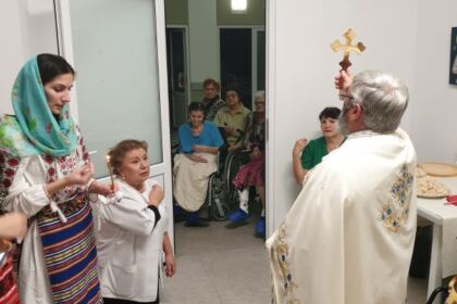 Liturghie, mângâiere și bucurie pentru semeni aflați în suferință – fotografia 5