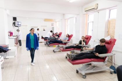 Tinerii tecuceni se implică exemplar în campania de donarea de sânge – fotografia 15