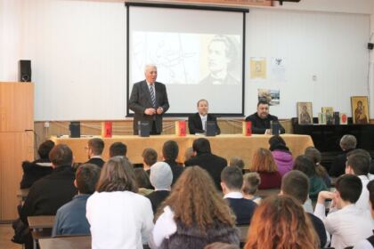 Poetul naţional Mihai Eminescu a fost omagiat la Seminarul Teologic „Sfântul Apostol Andrei“ din Galaţi – fotografia 2