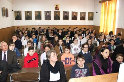 Poetul naţional Mihai Eminescu a fost omagiat la Seminarul Teologic „Sfântul Apostol Andrei“ din Galaţi – fotografia 4