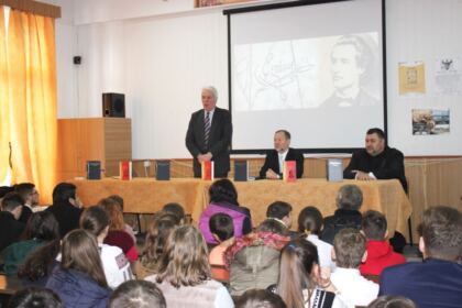 Poetul naţional Mihai Eminescu a fost omagiat la Seminarul Teologic „Sfântul Apostol Andrei“ din Galaţi – fotografia 6