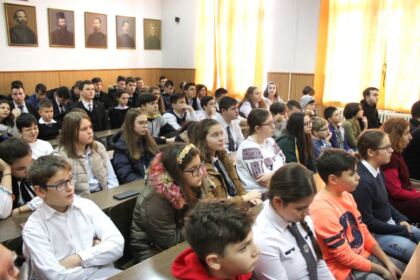 Poetul naţional Mihai Eminescu a fost omagiat la Seminarul Teologic „Sfântul Apostol Andrei“ din Galaţi – fotografia 7