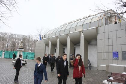 Poetul naţional Mihai Eminescu a fost omagiat la Seminarul Teologic „Sfântul Apostol Andrei“ din Galaţi – fotografia 1