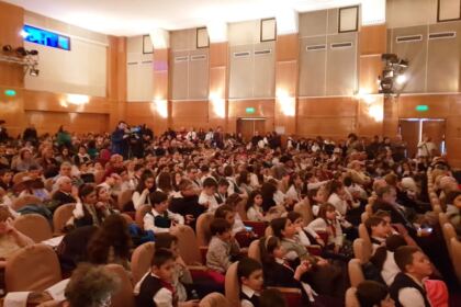 Poetul naţional Mihai Eminescu a fost omagiat la Seminarul Teologic „Sfântul Apostol Andrei“ din Galaţi – fotografia 7