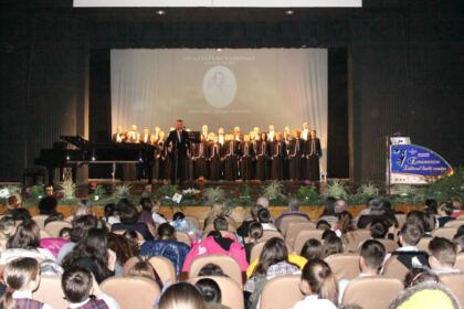 Poetul naţional Mihai Eminescu a fost omagiat la Seminarul Teologic „Sfântul Apostol Andrei“ din Galaţi – fotografia 10
