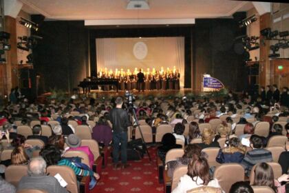 Poetul naţional Mihai Eminescu a fost omagiat la Seminarul Teologic „Sfântul Apostol Andrei“ din Galaţi – fotografia 11