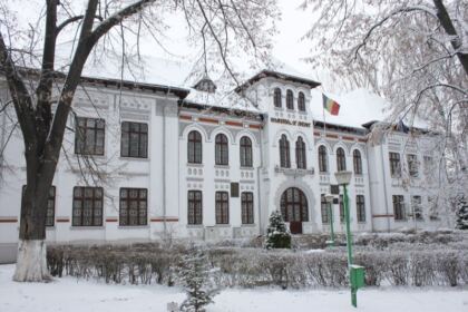 Poetul naţional Mihai Eminescu a fost omagiat la Seminarul Teologic „Sfântul Apostol Andrei“ din Galaţi – fotografia 2