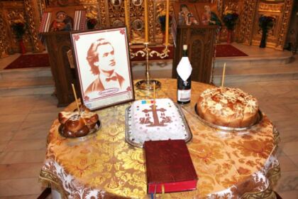 Poetul naţional Mihai Eminescu a fost omagiat la Seminarul Teologic „Sfântul Apostol Andrei“ din Galaţi – fotografia 7