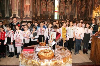 Poetul naţional Mihai Eminescu a fost omagiat la Seminarul Teologic „Sfântul Apostol Andrei“ din Galaţi – fotografia 8
