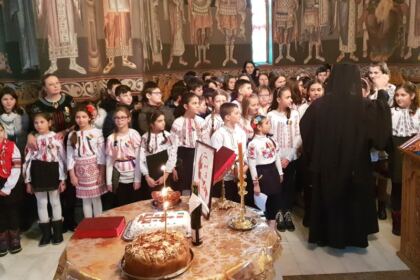 Poetul naţional Mihai Eminescu a fost omagiat la Seminarul Teologic „Sfântul Apostol Andrei“ din Galaţi – fotografia 10
