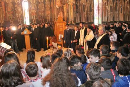 Poetul naţional Mihai Eminescu a fost omagiat la Seminarul Teologic „Sfântul Apostol Andrei“ din Galaţi – fotografia 15