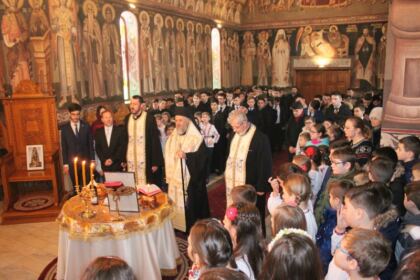 Poetul naţional Mihai Eminescu a fost omagiat la Seminarul Teologic „Sfântul Apostol Andrei“ din Galaţi – fotografia 16