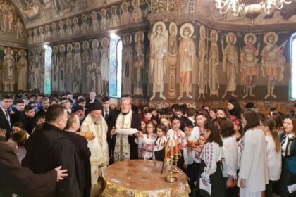 Poetul naţional Mihai Eminescu a fost omagiat la Seminarul Teologic „Sfântul Apostol Andrei“ din Galaţi – fotografia 18