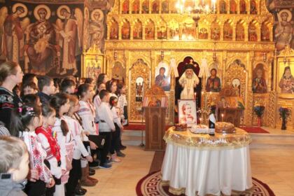 Poetul naţional Mihai Eminescu a fost omagiat la Seminarul Teologic „Sfântul Apostol Andrei“ din Galaţi – fotografia 21
