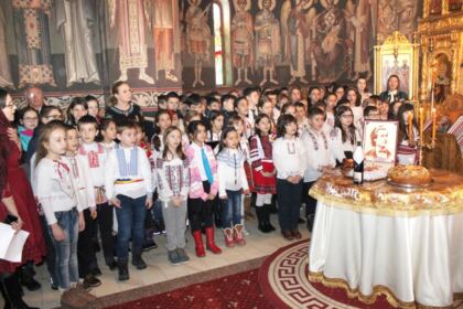 Poetul naţional Mihai Eminescu a fost omagiat la Seminarul Teologic „Sfântul Apostol Andrei“ din Galaţi – fotografia 24
