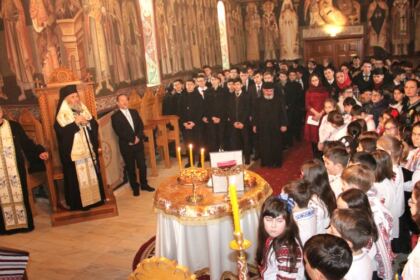 Poetul naţional Mihai Eminescu a fost omagiat la Seminarul Teologic „Sfântul Apostol Andrei“ din Galaţi – fotografia 29
