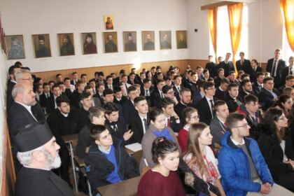Simpozion interliceal la Seminarul Teologic „Sfântul Apostol Andrei“ şi vizita Înaltpreasfinţitului Părinte Athenagoras Peckstadt la Galaţi – fotografia 7