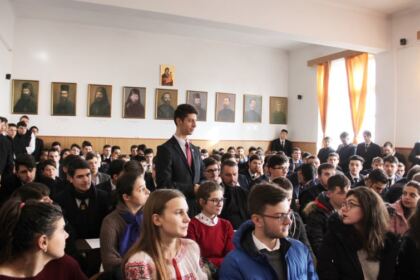 Simpozion interliceal la Seminarul Teologic „Sfântul Apostol Andrei“ şi vizita Înaltpreasfinţitului Părinte Athenagoras Peckstadt la Galaţi – fotografia 8