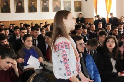 Simpozion interliceal la Seminarul Teologic „Sfântul Apostol Andrei“ şi vizita Înaltpreasfinţitului Părinte Athenagoras Peckstadt la Galaţi – fotografia 10