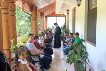 Tabăra de vară pentru activități cu tinerii la Așezământul „Sf. Pantelimon“ – Lacu Sărat, județul Brăila – fotografia 6