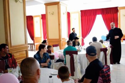 Întâlnire de suflet părinte – copil la Așezământul socio-medical „Sf. Mare Mucenic Pantelimon“, Lacu Sărat – fotografia 3