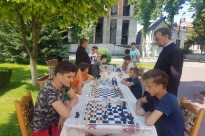 Activităţi cu tinerii în Protopopiatul Tecuci – fotografia 1
