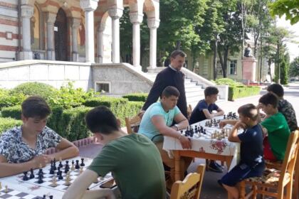 Activităţi cu tinerii în Protopopiatul Tecuci – fotografia 4